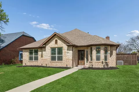 8005 Lake Bend Dr, Rowlett, TX 75088