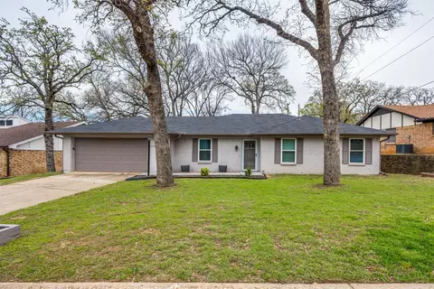 7404 Forrest Ln, North Richland Hills, TX 76182