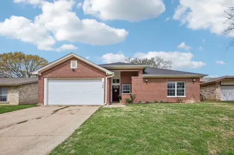 705 Lynnfield Dr, Arlington, TX 76014
