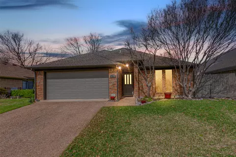 2722 Laurel Oaks Dr, Garland, TX 75044