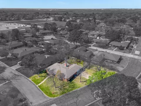 1001 Field Crest Ct, Arlington, TX 76012
