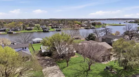 519 Kiowa Dr W, Lake Kiowa, TX 76240