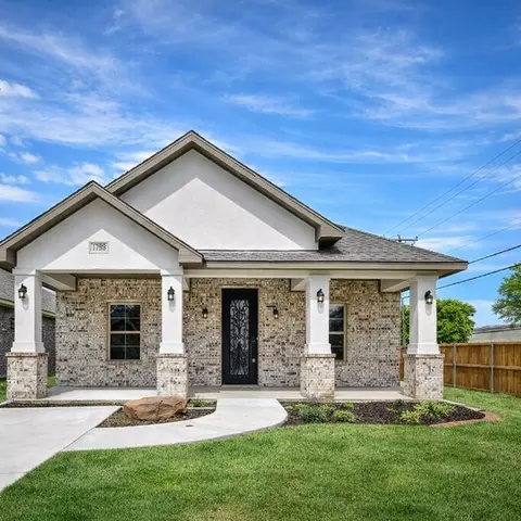 1102 Fort Worth St, Grand Prairie, TX 75050