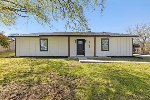 203 Red Bird Ct, Joshua, TX 76058
