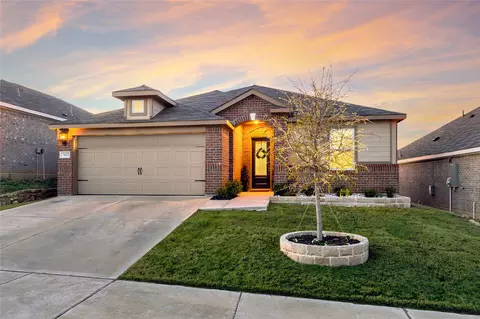 7621 Duck Bay Rd, Fort Worth, TX 76120
