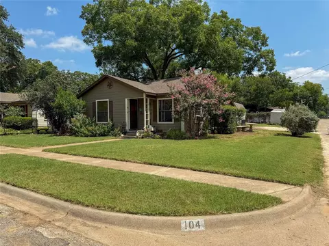 104 Dixon St, Cleburne, TX 76033
