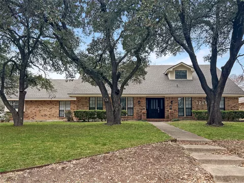 1215 Spring Lake Dr, Duncanville, TX 75137