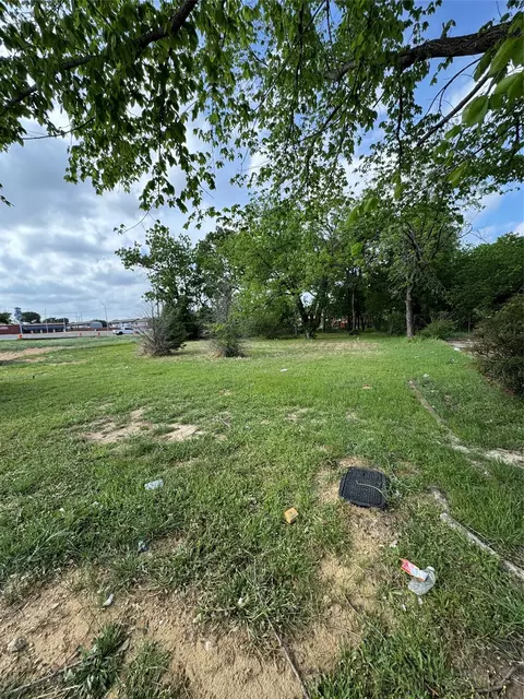 6309 Meadowbrook Dr, Fort Worth, TX 76112