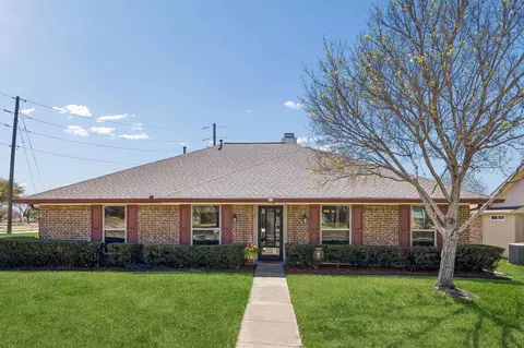 1718 Paxton Dr, Carrollton, TX 75007