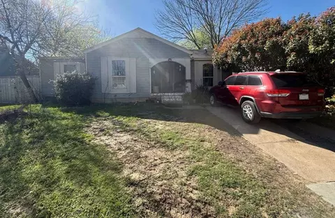 914 Tamara Ln, Grand Prairie, TX 75051