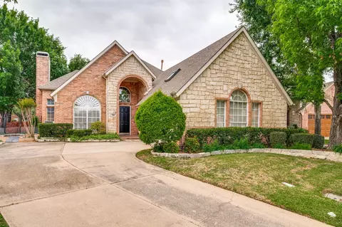 306 Heatherwood Dr, Irving, TX 75063