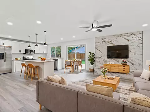 326 Bluebonnet Trl, Garland, TX 75043