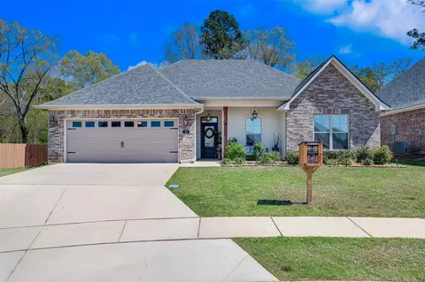 54 Crowder Dr, Benton, LA 71006