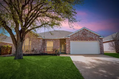 1003 Morningside Dr, Grand Prairie, TX 75052