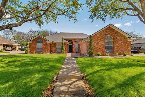 228 Fannin Dr, Hewitt, TX 76643