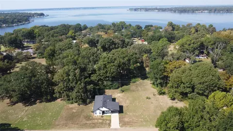 128 Crestwood Dr, Mabank, TX 75156