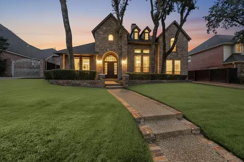 2115 Royal Dominion Ct, Arlington, TX 76006