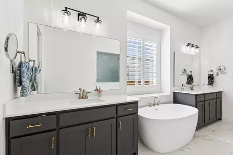 Bath - 3520 Truro St, Celina, TX 75009 photo 3 of 6