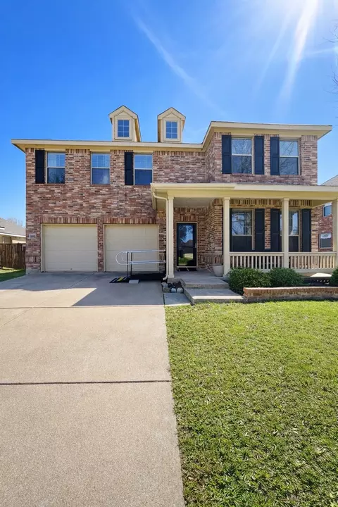 2835 Park Springs Dr, Grand Prairie, TX 75052