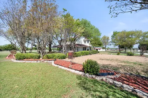 Exterior - 1105 E Highland Rd, Oak Leaf, TX 75154 photo 7 of 8