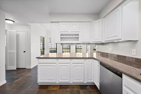 Kitchen - 1105 E Highland Rd, Oak Leaf, TX 75154 photo 7 of 7