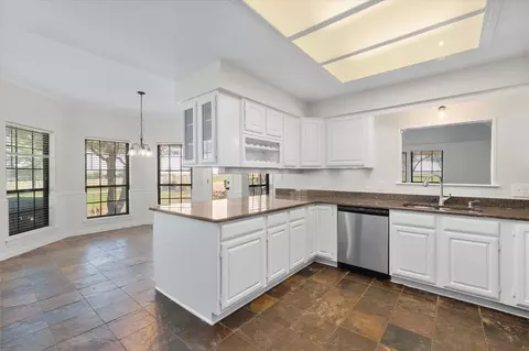 Kitchen - 1105 E Highland Rd, Oak Leaf, TX 75154 photo 5 of 7