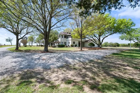 Exterior - 1105 E Highland Rd, Oak Leaf, TX 75154 photo 5 of 8