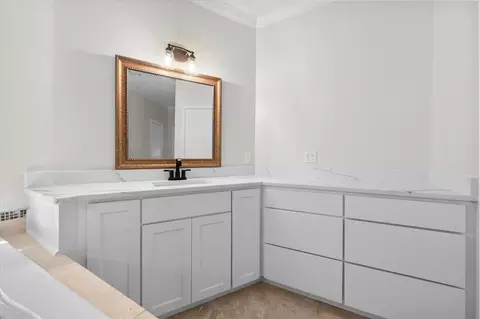 Bath - 1105 E Highland Rd, Oak Leaf, TX 75154 photo 1 of 8