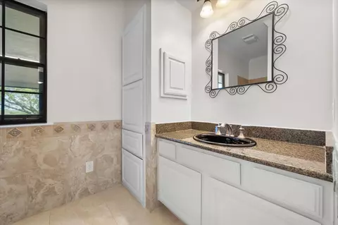 Bath - 1105 E Highland Rd, Oak Leaf, TX 75154 photo 7 of 8