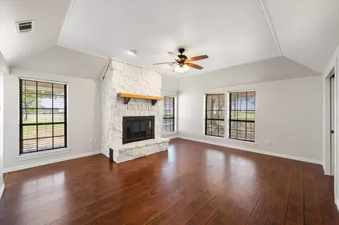 Living - 1105 E Highland Rd, Oak Leaf, TX 75154 photo 4 of 4