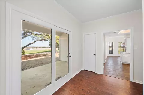 Entry Way - 1105 E Highland Rd, Oak Leaf, TX 75154 photo 4 of 4