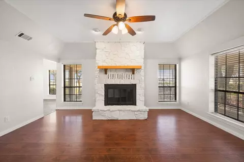 Living - 1105 E Highland Rd, Oak Leaf, TX 75154 photo 3 of 4