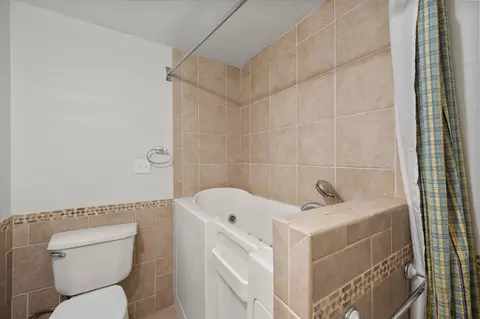 Bath - 1105 E Highland Rd, Oak Leaf, TX 75154 photo 6 of 8