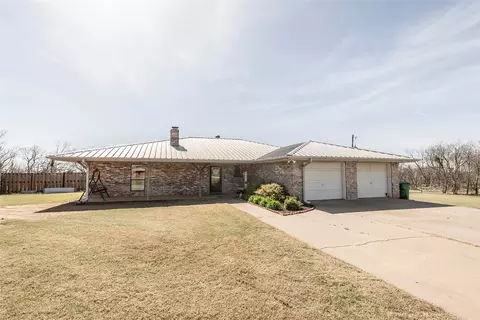 1007 W South St, Henrietta, TX 76365