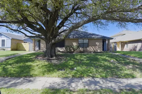 1433 N Bluegrove Rd, Lancaster, TX 75134