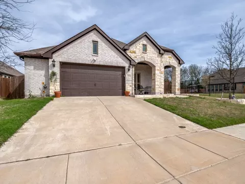 303 W Milas Ln, Glenn Heights, TX 75154