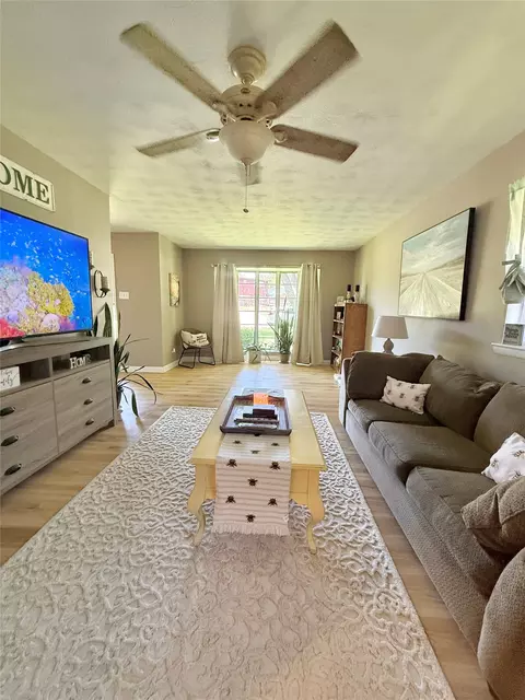 837 Hillside Dr, Sherman, TX 75090