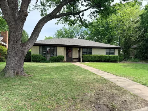 837 Hillside Dr, Sherman, TX 75090