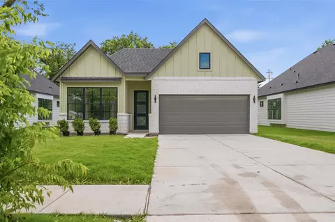 305 E Locust St, Leonard, TX 75452