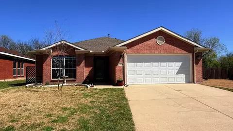 2529 Ensenada Ln, Fort Worth, TX 76108