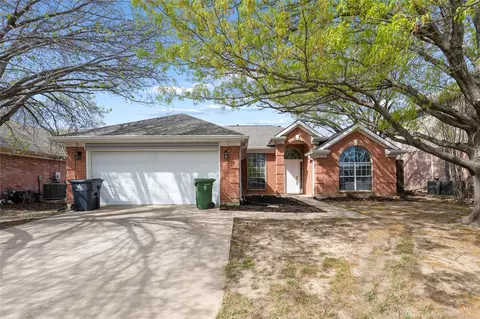 703 Turnstone Dr, Arlington, TX 76018