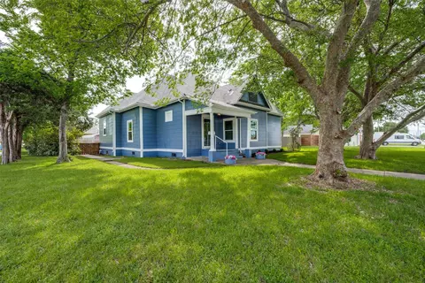 623 N Walnut St, Sherman, TX 75090