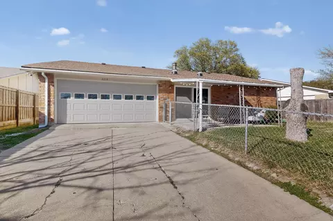 Exterior - 3214 Cedar Ln, Rowlett, TX 75089 photo 6 of 9