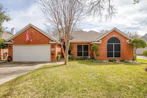 2410 Green Willow Ct, Arlington, TX 76001