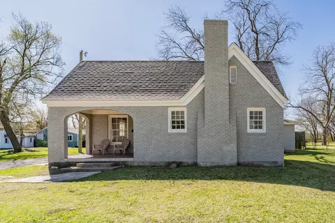 1734 E California St, Gainesville, TX 76240