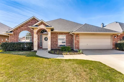 720 Date Ct, Burleson, TX 76028