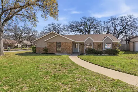 3801 Pleasant Wood Ct, Arlington, TX 76016