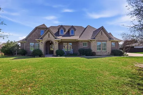 1201 Parkway Ln, Pilot Point, TX 76258