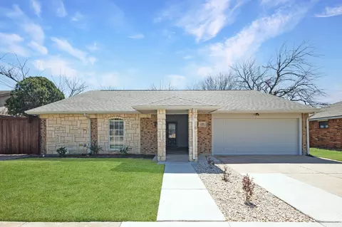 2318 Overbrook Dr, Arlington, TX 76014