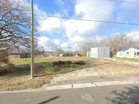 607 N Mill St N, Weatherford, TX 76086